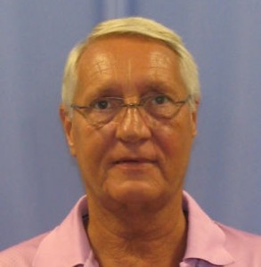 Richard Como, the former superintendent of the Coatesville Area School District, provided a model of leadership that other school districts should strive to avoid, according to a grand jury report. 