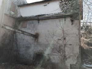 A rear view of the barn shows where the slaughterhouse begins on the left side.