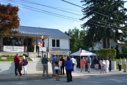You are currently viewing Crowd applauds Resource Center’s opening