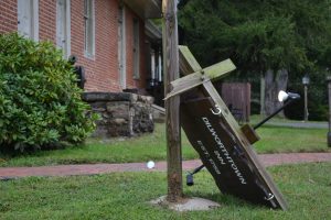 A sign shows the effects of the wind gusts.
