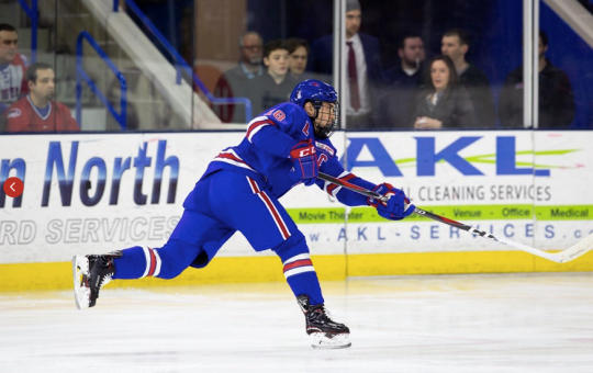 You are currently viewing On hot streak, local ice hockey star eyes award