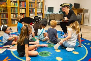 Read more about the article Wyeth reads ‘Treasure Island’