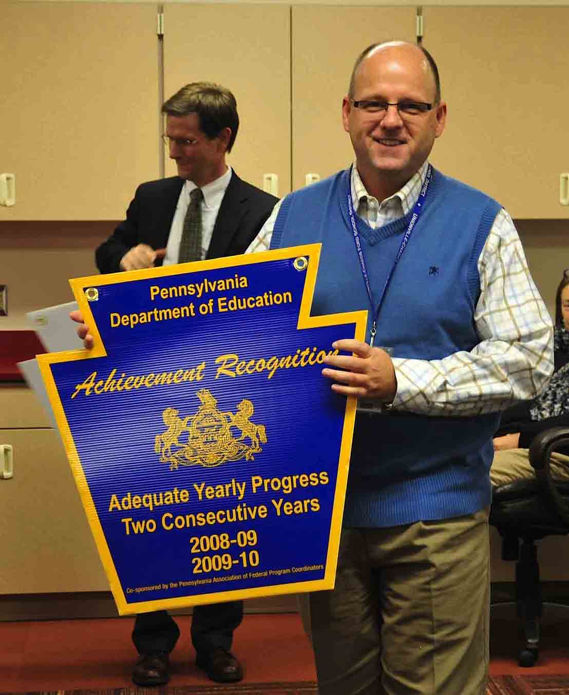 You are currently viewing Outsourcing proposals cause friction among school board members