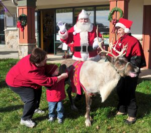 Read more about the article Scenes from Aroound the Town Dec. 8